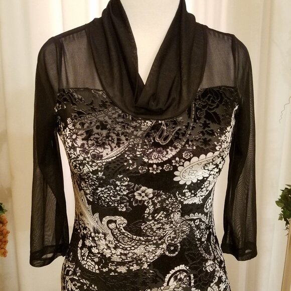 no brand label Tops - Black tan velvet paisley print top, 3/4 sleeve M